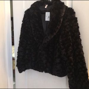 NWT Faux Fur Shrug